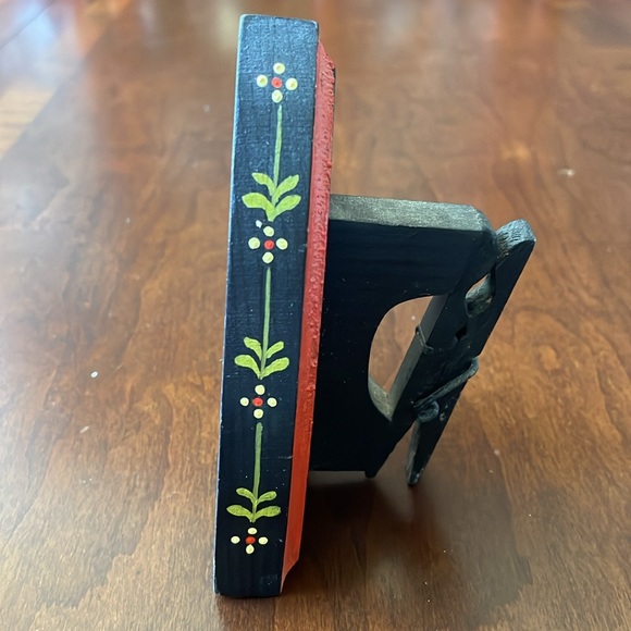 Hand painted Strawberry Wood Iron recipe card holder stand - Picture 2 of 7